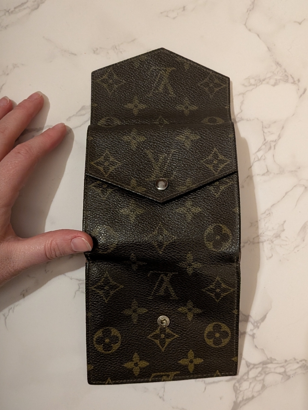 Authenticated Louis Vuitton Monogram Compact Envelope Wallet - Brown - Picture 13 of 16